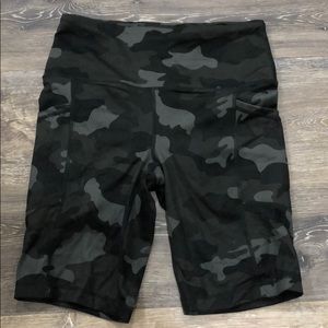 Camo biker shorts with pockets